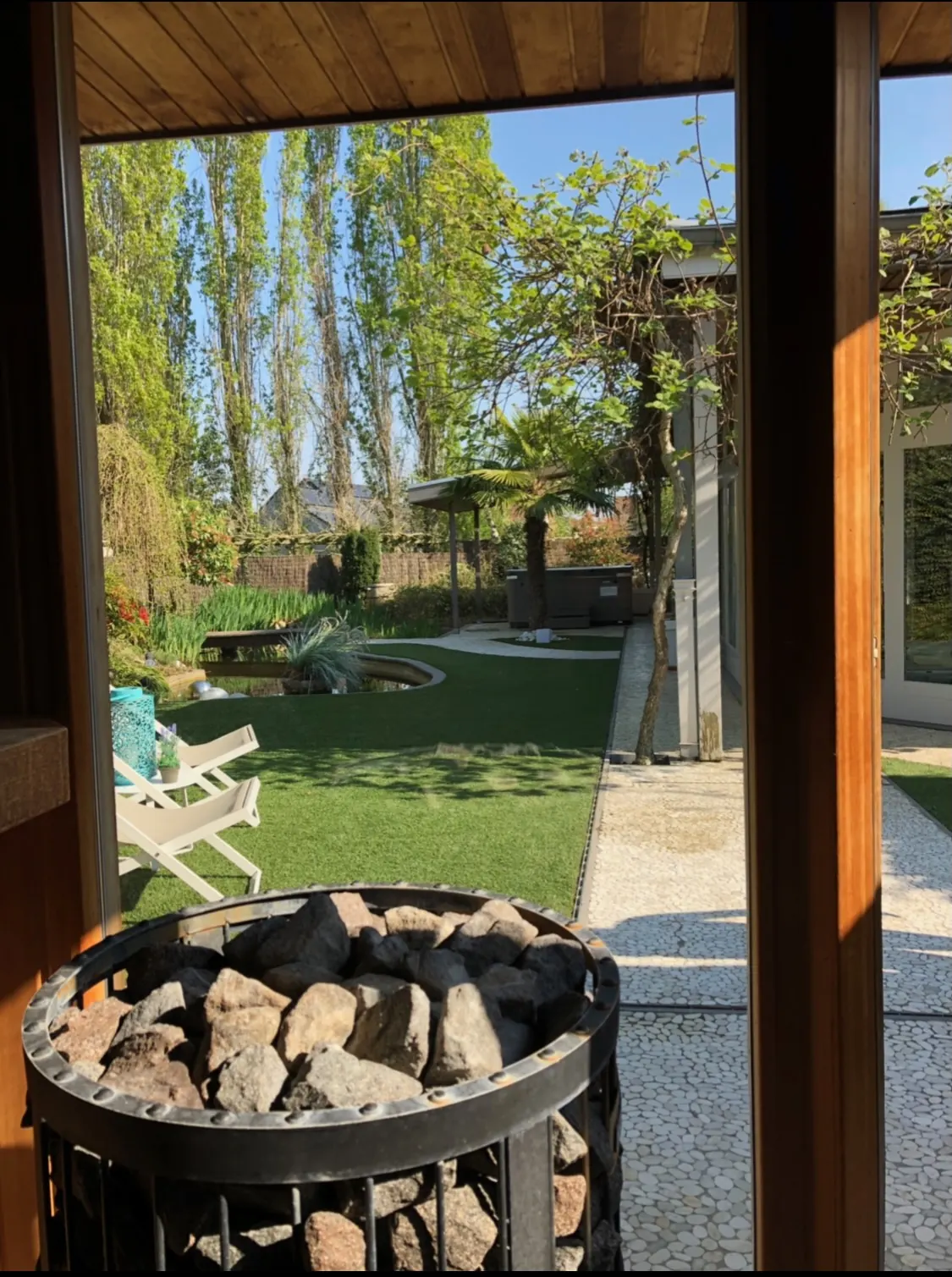 Landschapstuin met vijver bij Wellness at Hulste - foto 3